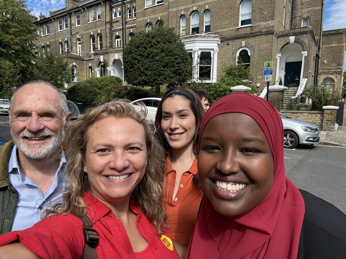 MarcelaBenede10's tweet photo. Great to join Team Hounslow in Holborn and St Pancras for the by-election campaign launch 🌹

Fantastic energy and great to be out campaigning alongside Labour colleagues from across London.

#Labour #TeamHounslow #HolbornAndStPancras https://t.co/pkxruKc7Fy