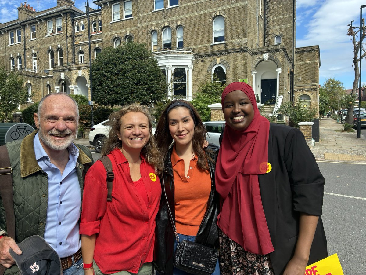 MarcelaBenede10's tweet photo. Great to join Team Hounslow in Holborn and St Pancras for the by-election campaign launch 🌹

Fantastic energy and great to be out campaigning alongside Labour colleagues from across London.

#Labour #TeamHounslow #HolbornAndStPancras https://t.co/pkxruKc7Fy