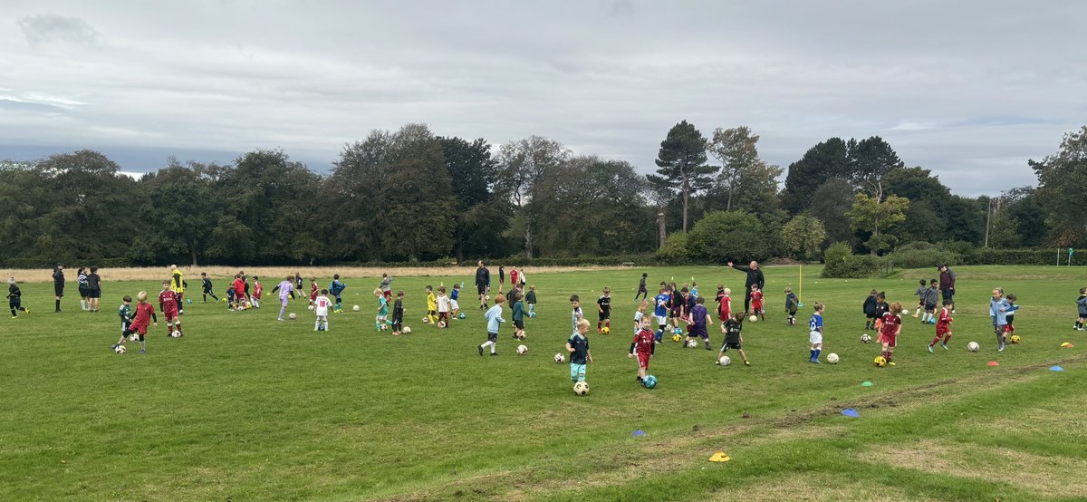 Kenny9Saunders's tweet photo. This special place on a Saturday morning at Calderstones Park #FreeFootball https://t.co/6mrlj3MMak
