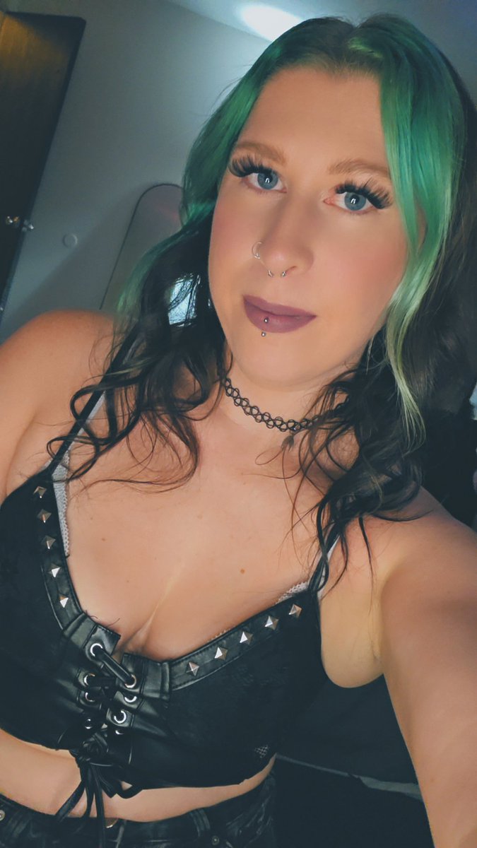 spookibrat_'s tweet photo. Good morning ☀️ Tell me i'm pretty so I can have a good day 😌 https://t.co/HfNee8u4Rh