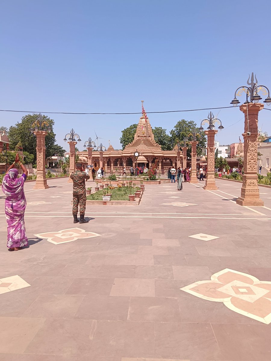 Shree_Parn's tweet photo. Sacred Saturday 🙏🏔️
Share your favorite temple, shrine, or spiritual place photo today! Drop it below and spread some positive, peaceful vibes 👇
Have blessed weekend ahead🙌🏻🙏💐
#Theme_Pic_India_art
#Sclick
#Sऊवाच😍 https://t.co/YCxbXYB9uX