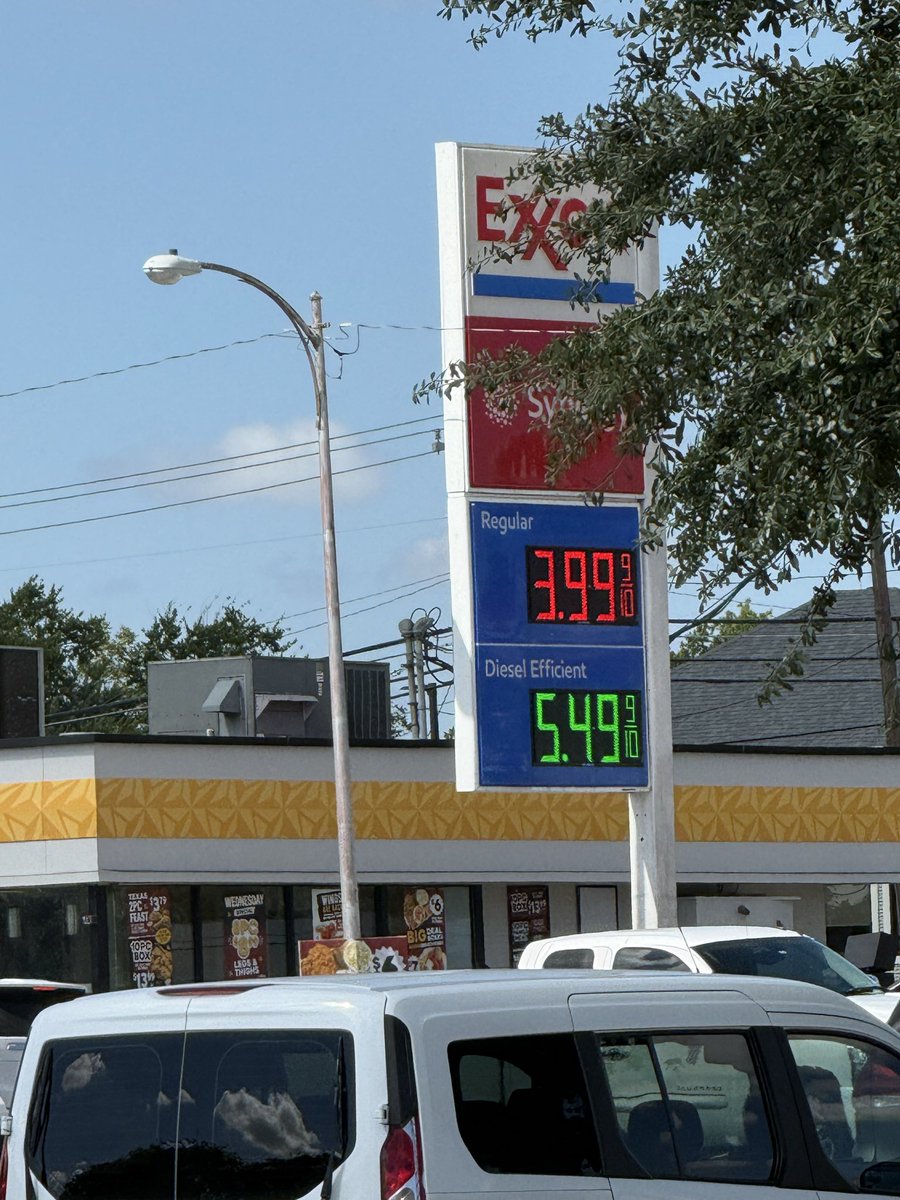 your_daddy_1972's tweet photo. @RonFilipkowski People in and around Austin, Texas BELIEVE that gas is CHEAPER now than a year ago FALSE! https://t.co/f7i41KaUrA