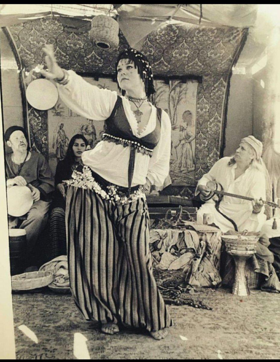aslichin_'s tweet photo. @offgc5pnw Modern belly dancing clothing is appropriation of indian clothing done by white people. Influenced by Indian clothing!! 

It is clearly recorded, this is orientalist costumes not real.

This is real recorded belly dancing costumes.

China should update their education. https://t.co/dxAWEGTFYw
