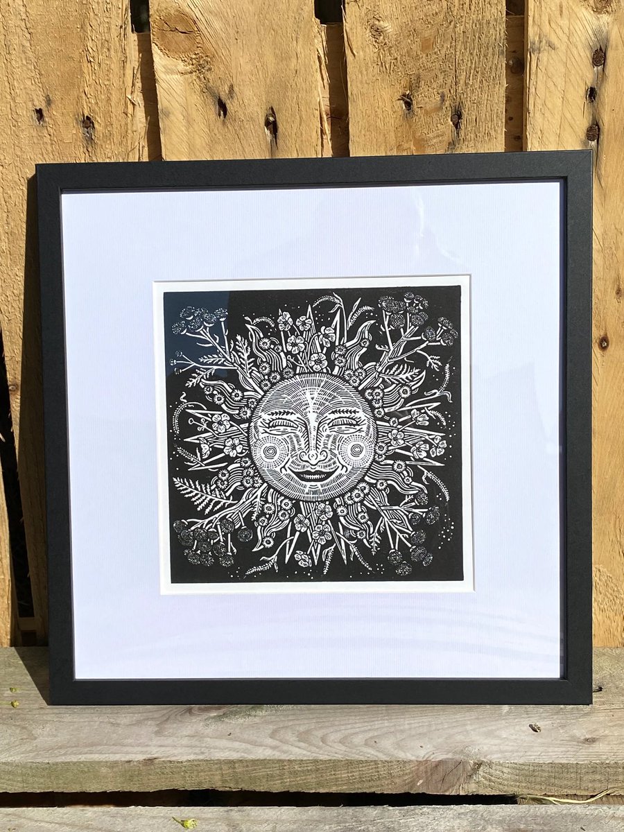 rambling1diot's tweet photo. Sunburst.
Catch the last of the Summer Sun.
We’ve only got one copy left, of our nature inspired Sun print.
Head over to our shop and make it yours.
#sun #sunart #linocut #printmaking #monochrome https://t.co/RQe1W6xfTE