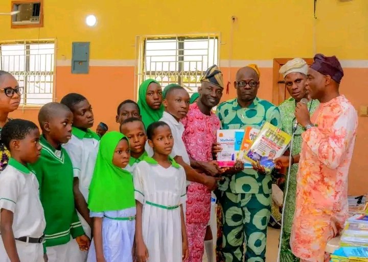 Graceworldmpire's tweet photo. GANGARIA 2.0 ✅
INVESTING IN EDUCATION 📚
Aug 2024: Hon. Gangaria distributed learning materials computers, projectors, UTME/SSCE materials, textbooks &amp; more to 15 schools across the constituency. Because quality education builds the future.
#GangariaTill2031 #Education #Accord https://t.co/NwxSEAD4l0