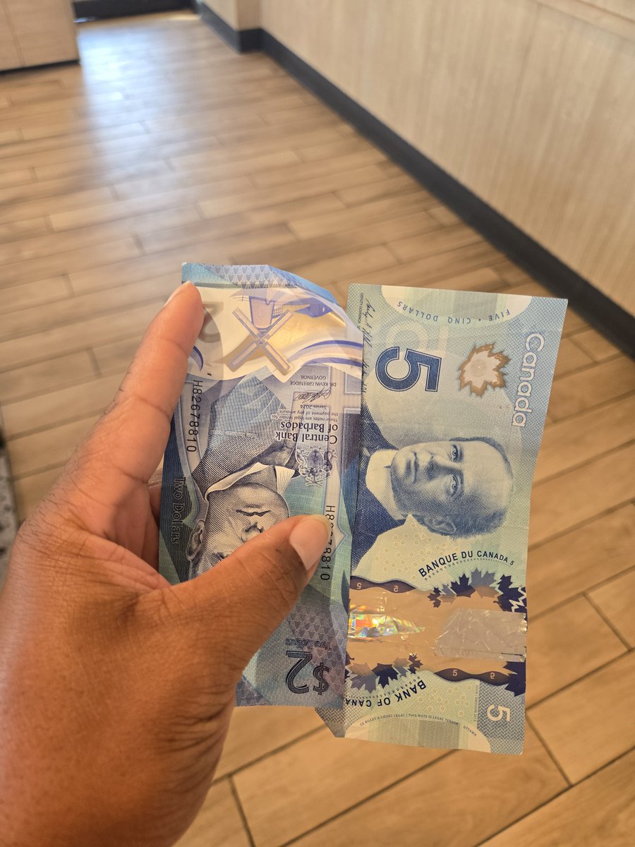 kicksandbites's tweet photo. I mistakenly gave the cashier at Tim Hortons a BDS $2 for a CAD $5 https://t.co/xxurghH0sm