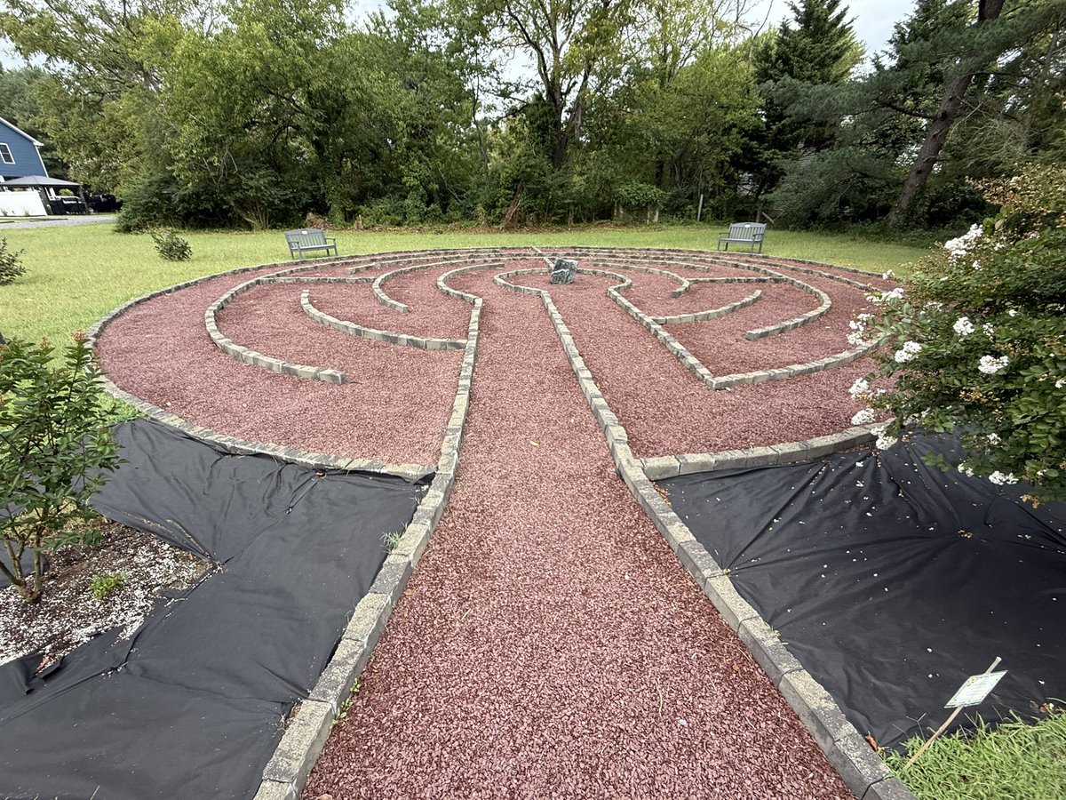 WDCGardener's tweet photo. Had a good time talking about 🦌 and other garden mammals to the Gardeners by the Sea club. The church they meet in had a lovely outdoor labyrinth. #gardendc #dmv #delmarva #gardenclub https://t.co/YkOGiI2C1r