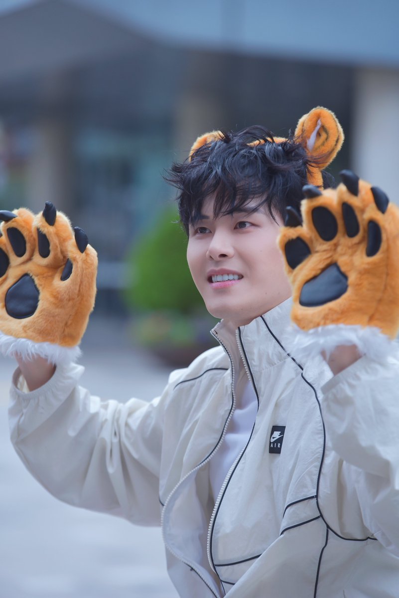 R_story0805's tweet photo. 2026년 9월 12일 뮤지컬 "키키의 경계성 인격장애 다이어리" #이호원 배우님 ✨️스페셜✨️ 퇴근길1️⃣ https://t.co/ElVPz2XwVn