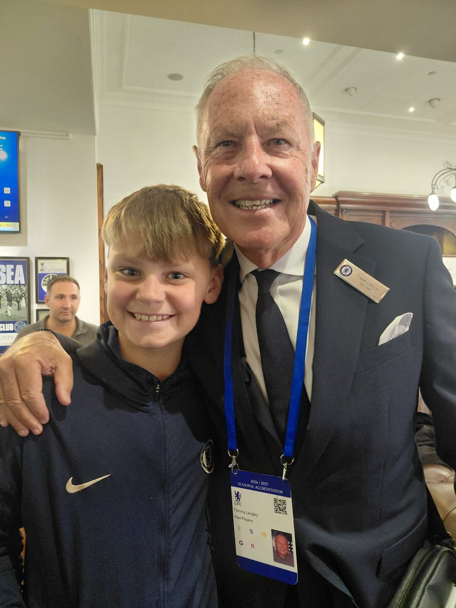 ChelseaChadder's tweet photo. @Langers313 I met this lovely man today! 💙 https://t.co/yJIv86opXJ
