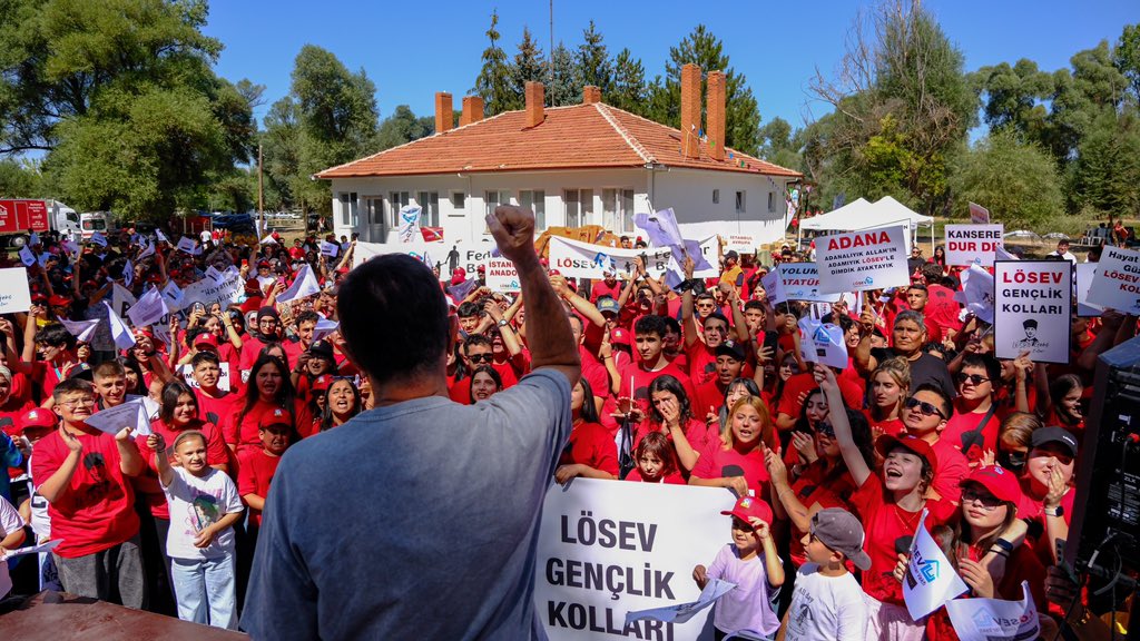 losev1998's tweet photo. Büyük LÖSEV Ailesi Çerkeş Pikniği’nde🌿

LÖSEV Kurucusu Dr. @ustunezer ’in coşku dolu konuşmalarıyla başlayan günde; lösemili kahramanlarımız, iyileşen gençlerimiz, fedakar annelerimiz ve babalarımızla bir aradayız!

İyi ki LÖSEV; iyi ki LÖSEV’liyiz💚 https://t.co/erjr5Za3AK