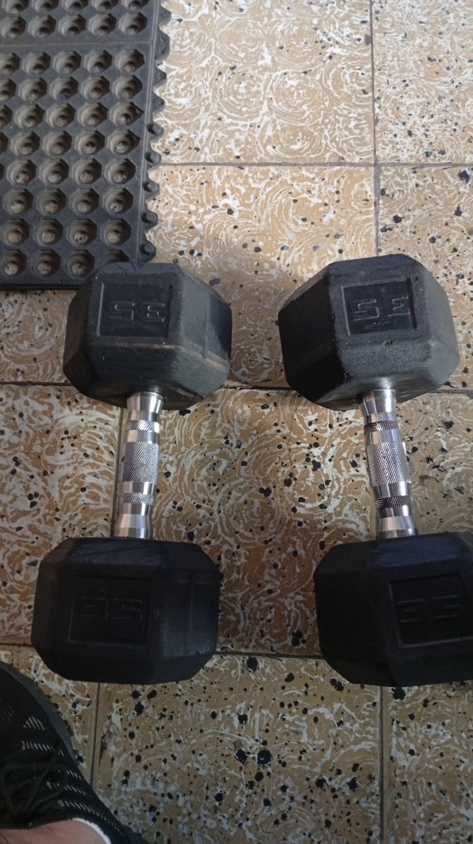 ErickMartinSV's tweet photo. "Si uno suda en una serie es que lo está haciendo bien."
#Workouy https://t.co/BGwt66uXr4
