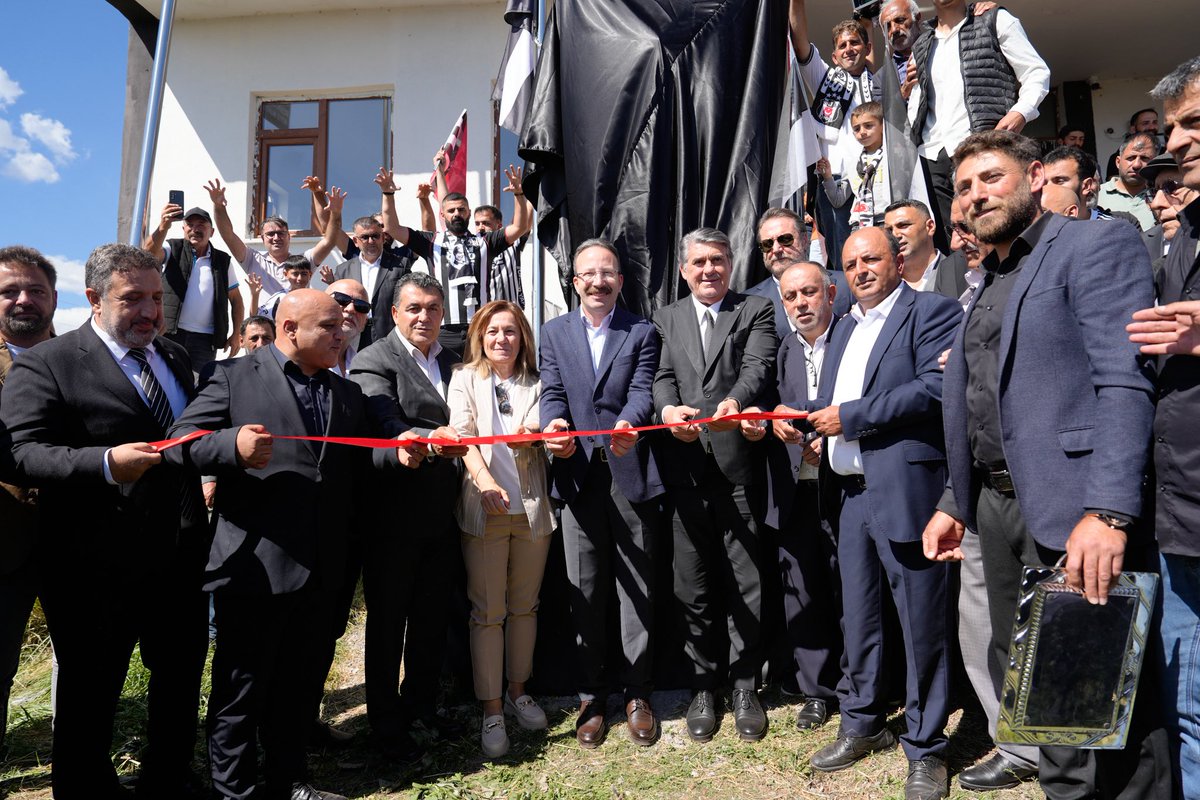 Besiktas's tweet photo. Başkanımız Serdal Adalı, Ardahan’ın Beşiktaş Köyüne Dikilen Kartal Heykelinin Açılış Törenine Katıldı

🔗 https://t.co/mHNDARm9UL https://t.co/GiH5zi6iNc