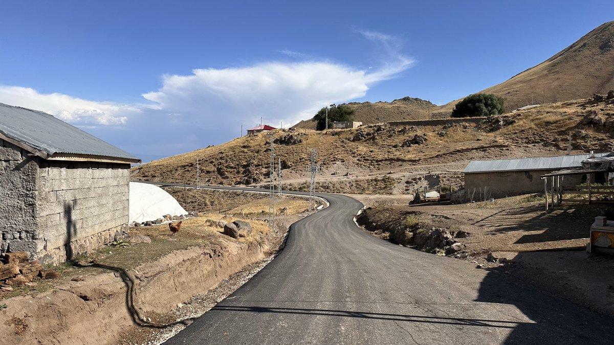 Akpartipatnos04's tweet photo. 📍 Armutlu Köyü

Armutlu Köyümüzde devam eden yol ve asfalt çalışmalarını yerinde inceleyerek hemşehrilerimizle bir araya geldik.

Milletvekilimiz Sayın Ruken Kilerci’nin destekleriyle sürdürülen çalışmaları yakından takip ediyoruz. Köyümüze hayırlı olsun. https://t.co/v3ssgy2h7i