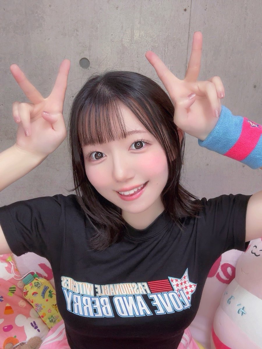 _m_aaii's tweet photo. 本日は平成ぎゃるでした(^_^)v🌈💗

❤︎お歌もお話も楽しかった❤︎ありがとう❤︎
#まいんすたらいぶ https://t.co/3Uy11w9Lsc