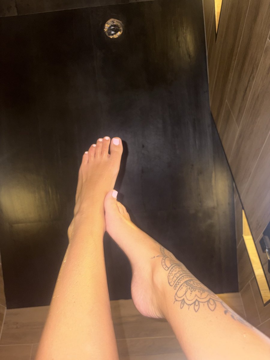 millsluvx's tweet photo. #buyingfootpictures #buyingcontnent #buyingfeetpics 💋💋 https://t.co/GTlCsLiLoU