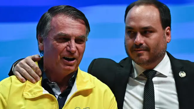 Conservadora191's tweet photo. Você está fazendo campanha para o Carlos Bolsonaro?
Sim!
Faço por que sem ele não existiria JAIR BOLSONARO presidente!
@CarlosBolsonaro 
@FlavioBolsonaro https://t.co/oTuabU8Y0u