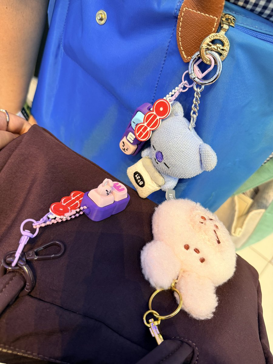 mniekaaa's tweet photo. celebrated namkook today ♡ all the cute things I got from #LuckyWithNamKook love the stickers from @jamgyoobsalamat &amp; fidget keychain from @layersandthings 💜💙 @jiuberrynice https://t.co/sugROIrfEQ