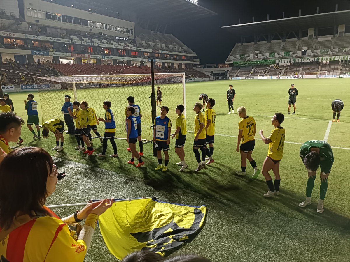 kitakyunerds's tweet photo. 【vs #ガイナーレ鳥取 】

守備の綻びから先行を許し続ける苦しい展開。
それでも2点を奪い、最後まで闘う姿勢を示してくれました。

中2日の連戦もここで一区切り。
まずはしっかりリカバリーを。

苦しい時こそ、ともに前へ。
変わらず後押ししていきましょう。

#ギラヴァンツ北九州
#ひとつに https://t.co/KafCSPVqQu