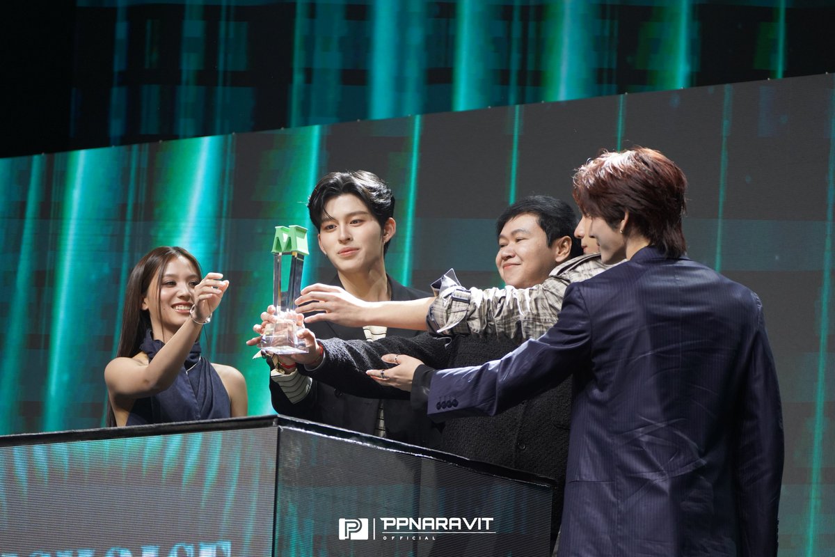 ppnaravit_home's tweet photo. ได้รับรางวัลที วุ่นวายกันสุด 

💚CONGRATULATIONS : ENTERTAINMENT PROGRAM OF THE YEAR : #MeAndTheeSeries  

POND WITH MCHOICE26
#MchoiceMintAwards2026
#MintAwards2026
#ppnaravit @ppnaravit https://t.co/sDjdBej6V6