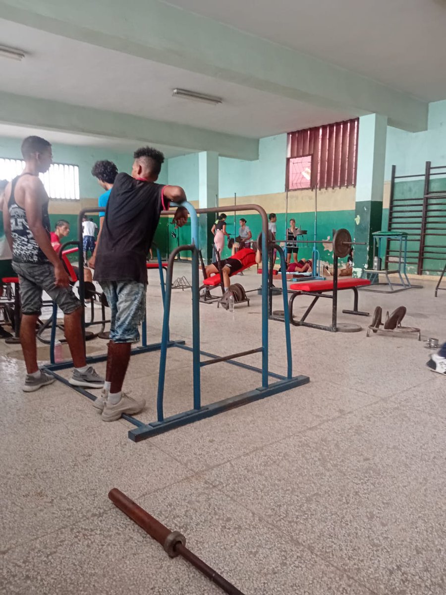 GimnasioGtmo's tweet photo. Asi amanece el gimnasio de cultura física brindando su servicio a la comunidad ejercicio físico vida saludable visítenos no te quedes en casa .#GuamtánamoTierrasdeCampiónes #CubaNoEstaSola. https://t.co/T13KuYTlgn