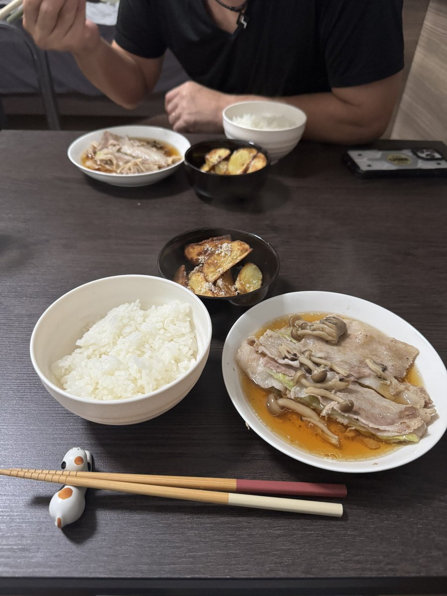 hashisho15's tweet photo. 今日のお昼は家でたこ焼き🐙
夜は豚とキャベツのミルフィーユ🐷 https://t.co/m6It6mbT8N