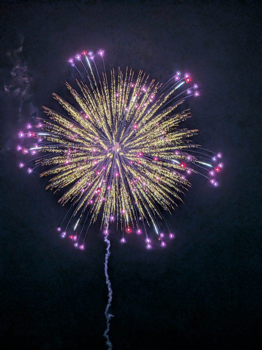 1515t09's tweet photo. 今日は花火大会🎆に行ってきました
すごかった https://t.co/44PPuhm3pv