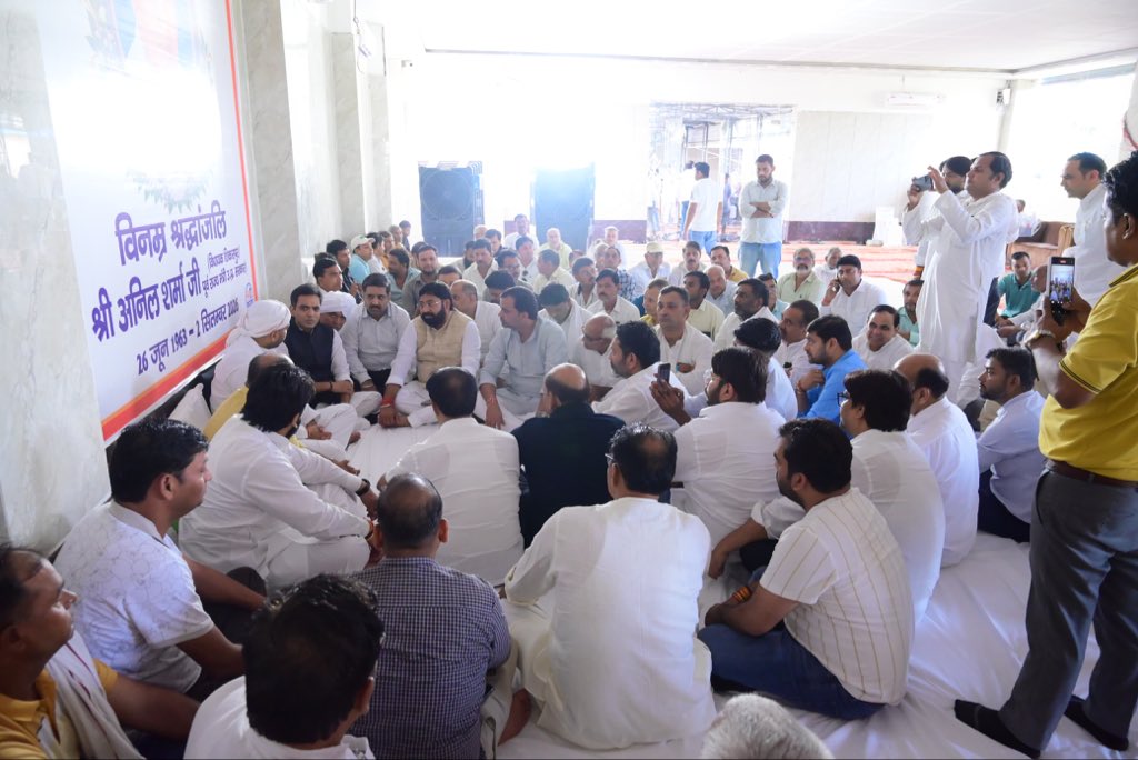 PankajSinghBJP's tweet photo. शिकारपुर से विधायक एवं उत्तर प्रदेश सरकार के पूर्व राज्यमंत्री स्वर्गीय श्री अनिल शर्मा जी के निधन पर उनके आवास पर उन्हें भावपूर्ण श्रद्धांजलि अर्पित की।

ईश्वर दिवंगत आत्मा को अपने श्रीचरणों में स्थान दें एवं शोकाकुल परिजनों को इस अपार दुःख को सहन करने की शक्ति प्रदान करें।

ॐ शांति।