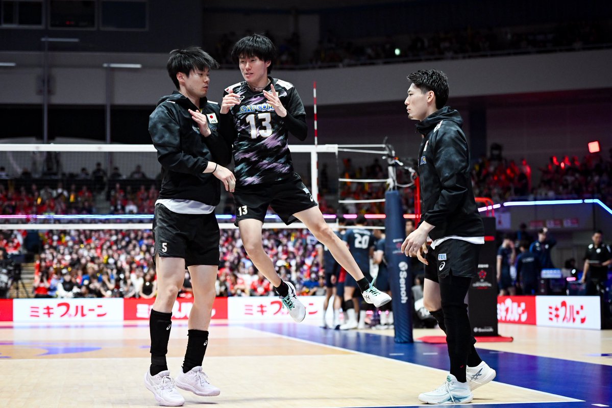 theanswerc2's tweet photo. バレーボール男子 #アジア選手権🏐

韓国戦では #大塚達宣 選手と #西本圭吾 選手に #小川智大 選手が体当たり挑戦🔥📸

写真：中戸川知世 @nakatogawachise

#買取大吉アジア男子バレーボール選手権大会福岡2026 https://t.co/FtQWJbOfYt