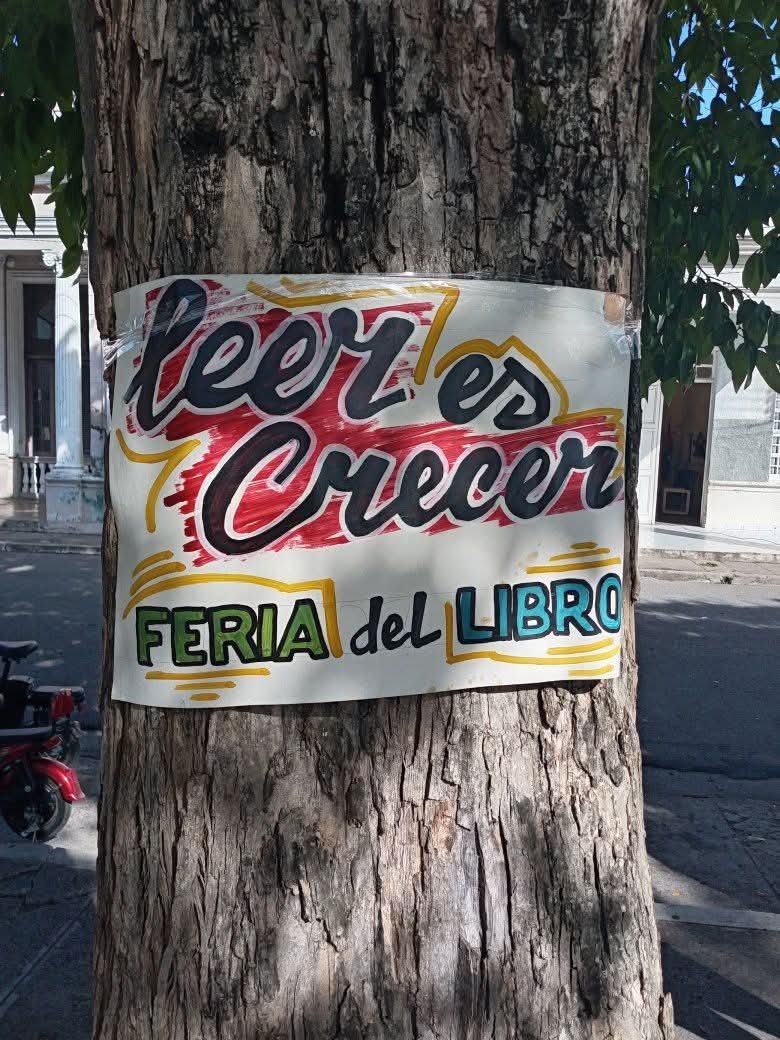 CentroLibroCFG's tweet photo. La literatura, la música y las artes escénicas animaron este viernes 11 de septiembre el municipio de Cruces, con un MiniFeria del Libro. La activ. reunió a instituciones culturales, centros educacionales y pobladores, la poesía y el homenaje a José Ángel Buesa. https://t.co/KdyvlqVAjO
