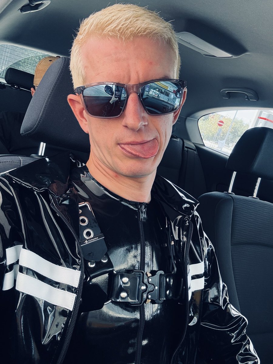 BottomBoyFlo's tweet photo. Auf dem Weg nach Berlin😈

#folsom2026 #rubber #blondehair #folsomeurope https://t.co/RHXpUrvnLM