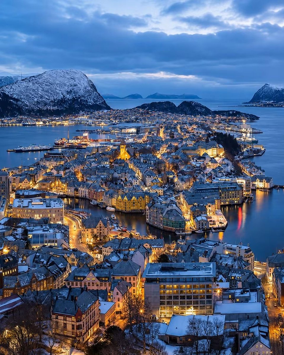 SeascapeNature's tweet photo. Ålesund, Norway 🇳🇴 https://t.co/1BhFEVfOcz