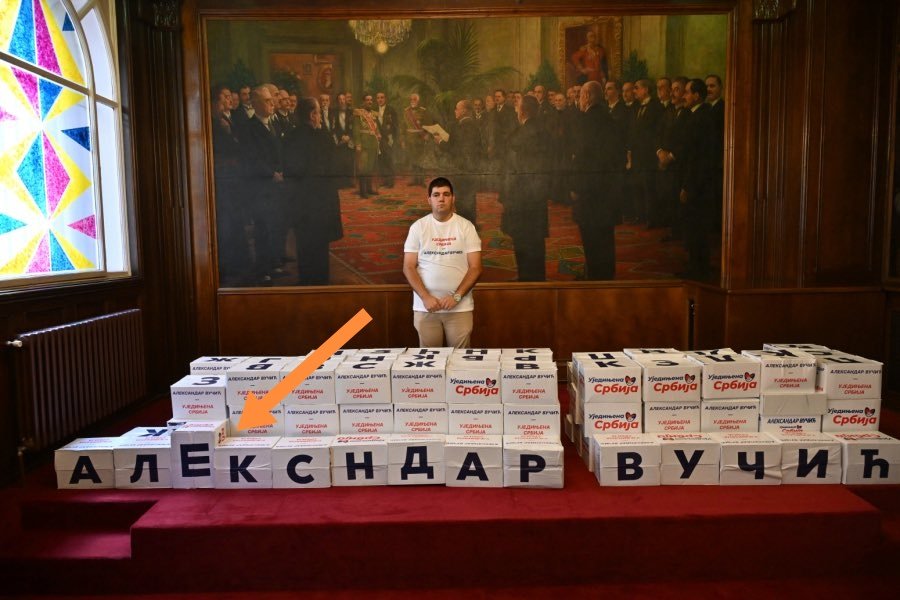 paratzelzius's tweet photo. Ne mogu da nađem E.
Ma okreni Ш neće niko da primeti. https://t.co/j1bITTqXDO