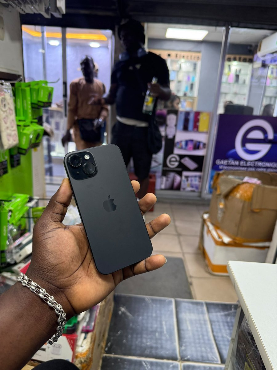 PassiTronics's tweet photo. LIQUIDATION

iPhone 15simple 128gb 🇨🇦
Etat de Batterie 83% 

Prix : 250.000 XAF

Rejoins notre groupe de liquidation pour ne rien louper😌
👉🏽 https://t.co/ME3HWt8EzP

💬 Appel ou WhatsApp au 691 24 97 04  
📍 Douala – Akwa 
🚚 Expédition Possible partout
✅ Facture &amp; Garantie https://t.co/RirFOOoXBY