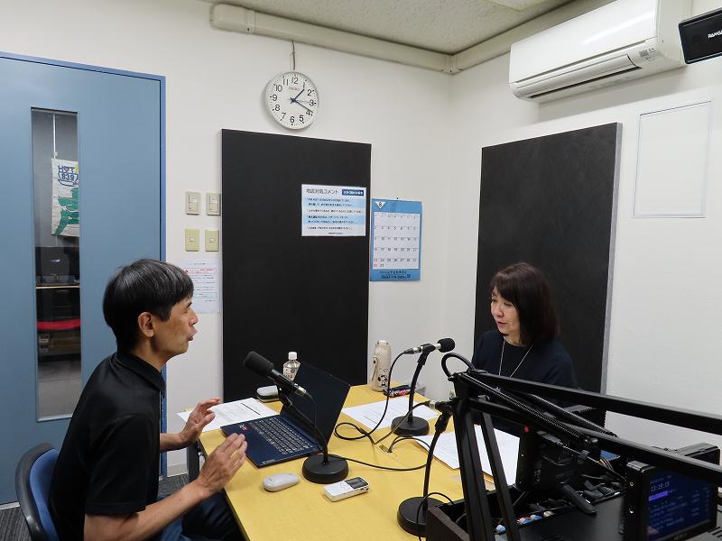 thp_cfm's tweet photo. 『コミュニティFM大図鑑』第231回、今週もありがとうございました。
今回はFM HOT 839開局30周年記念企画として、開局当初から同局に携わる（株）エフエムさがみ代表取締役の平岩夏木さんをゲストにお迎えして、平岩さんとFM HOTのこれまでの歩みを振り返りました。#FMHOT #コミュニティFM大図鑑 https://t.co/8v9BzJ8FQn