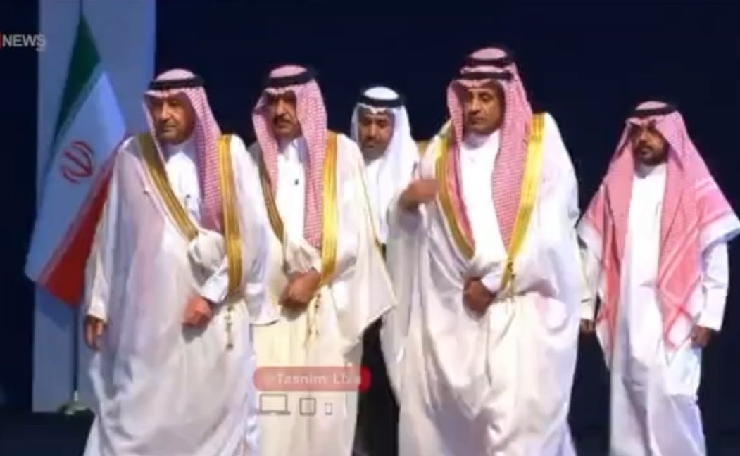 AAS_5G's tweet photo. من قام بالتعزية أثناء القصف الإيراني

لا يحق له إنتقاد من يجلس على الطاولة من مبدأ القوة والند بالند 🇦🇪 https://t.co/JyDXH9S7PE