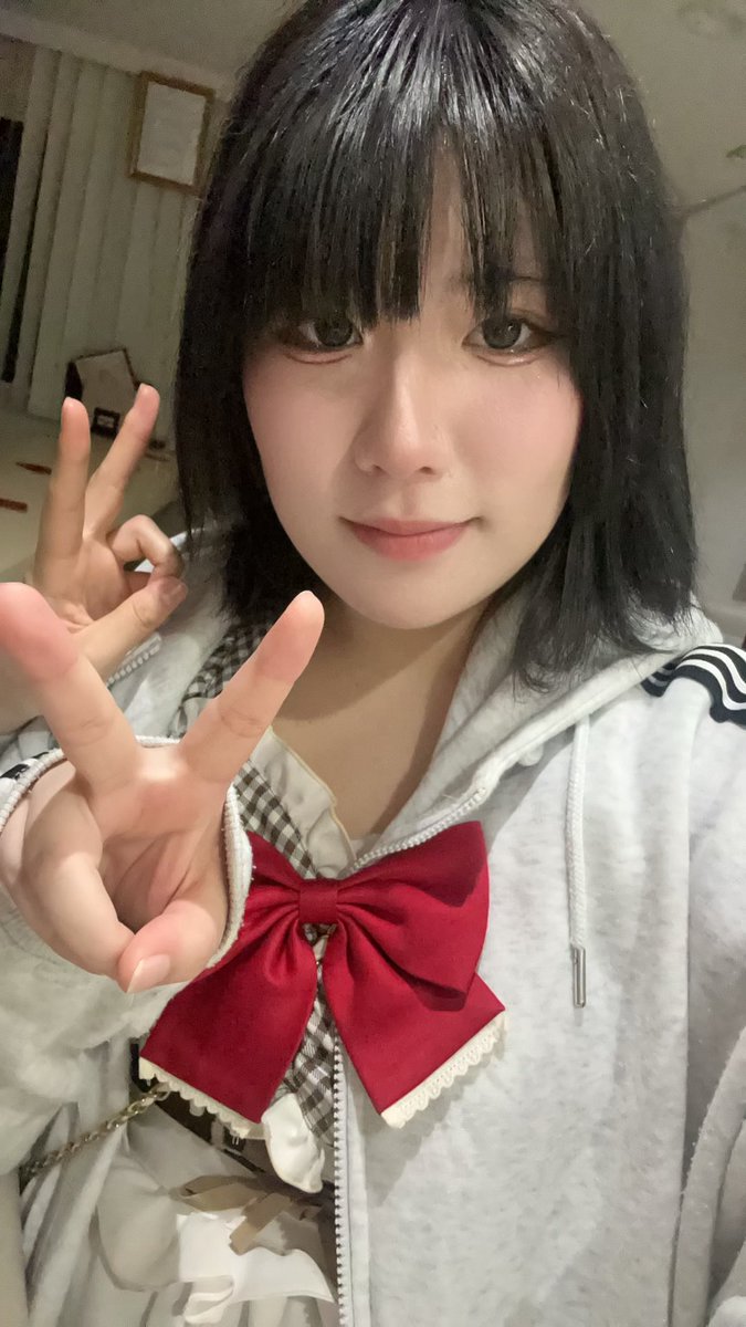 cchiiinoooooo's tweet photo. 本日おります！
前髪きらないと〜😭
このピースは誰でしょうーか🧐🧐
 #いいね返し  #自��り界隈   #浦和 https://t.co/YLJJMjNe0n
