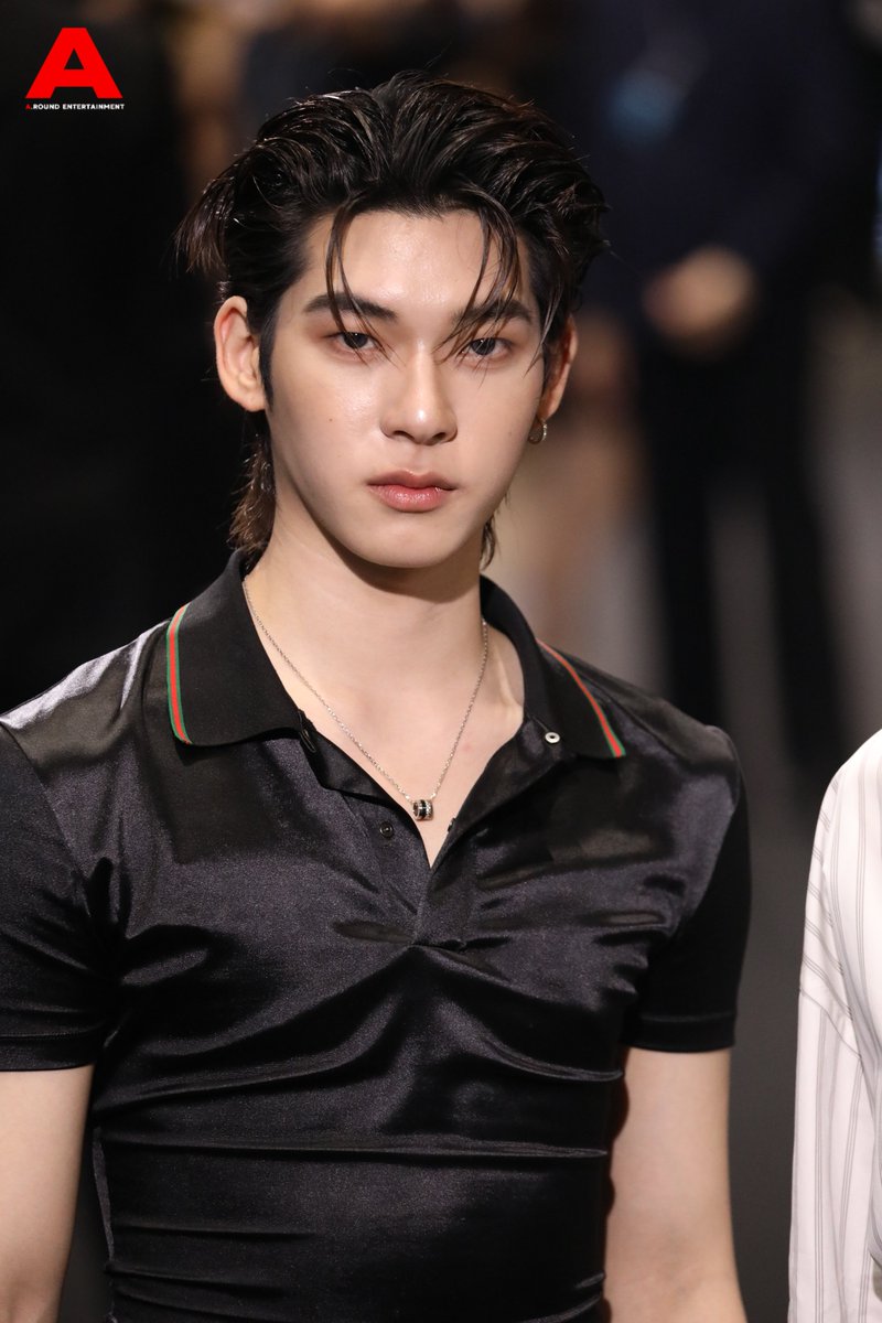 around_ent's tweet photo. “ตี๋ตี๋ วันพิชิต” ร่วมเดินพรมแดงในงาน ‘Mchoice &amp; Mint Awards 2026’

TTP AT MCHOICE 2026
#ตี๋ตี๋ป๋อมิ้นท์อวอร์ด2026 
#teeteepor #ตี๋ตี๋ป๋อ #twnpich 
#MchoiceMintAwards2026
#MintAwards2026 https://t.co/uh3JyFLFby