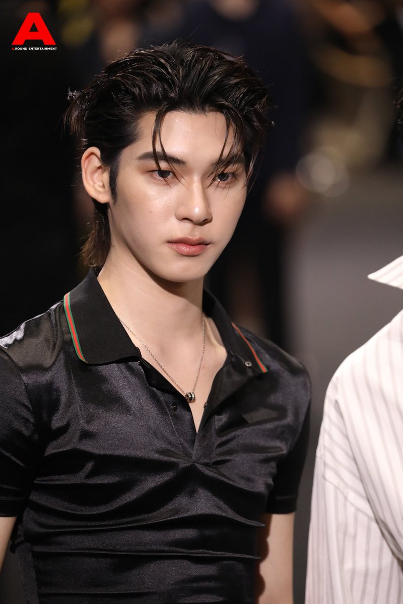 around_ent's tweet photo. “ตี๋ตี๋ วันพิชิต” ร่วมเดินพรมแดงในงาน ‘Mchoice &amp; Mint Awards 2026’

TTP AT MCHOICE 2026
#ตี๋ตี๋ป๋อมิ้นท์อวอร์ด2026 
#teeteepor #ตี๋ตี๋ป๋อ #twnpich 
#MchoiceMintAwards2026
#MintAwards2026 https://t.co/uh3JyFLFby
