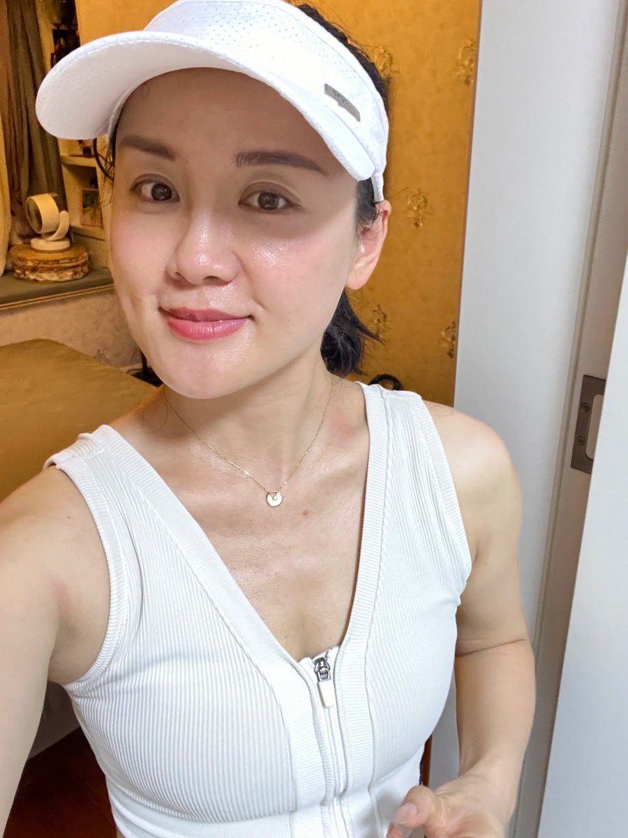 kuapennn's tweet photo. 老天爷 为什么让我在最想做爱最适合做爱的年纪没爱做，太过分了~ https://t.co/Fw9vyGUY4M