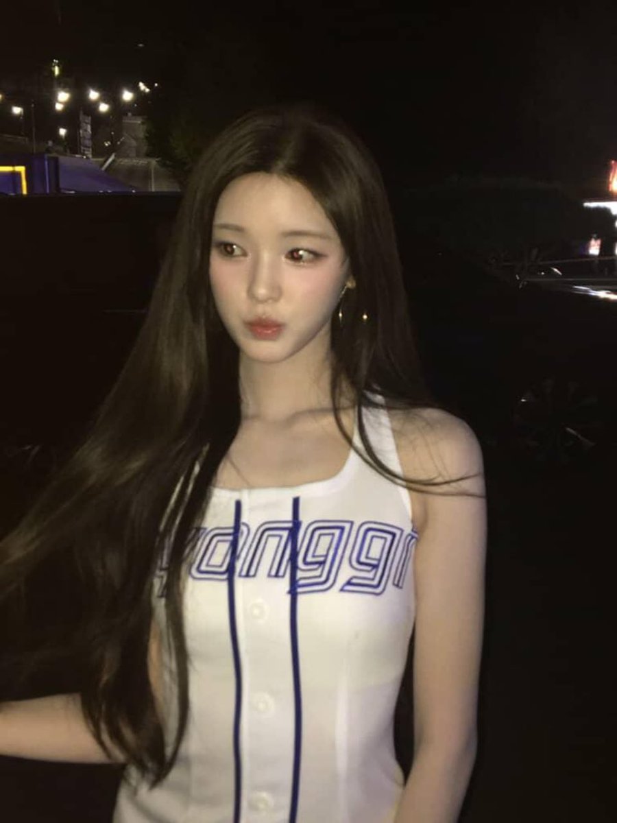 meowwnem's tweet photo. 이 여자랑사귀려면어떻게해야하나요………….. 내공100이요 https://t.co/eqdQhwCx91