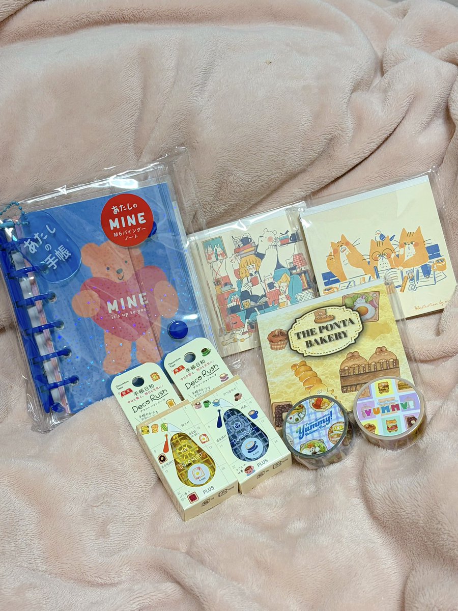pero_327's tweet photo. あの･･･あのですね･･･
MINEのブルーとグリーンは店頭で出会えたら買うって決めていたので･･･
あの･･･その･･･システム手帳を買わない宣言の前に決めていたことなので･･･ｺﾞﾆｮｺﾞﾆｮ
グリーンは我慢したから偉いんだよ！！！ https://t.co/ARa41iXK6f