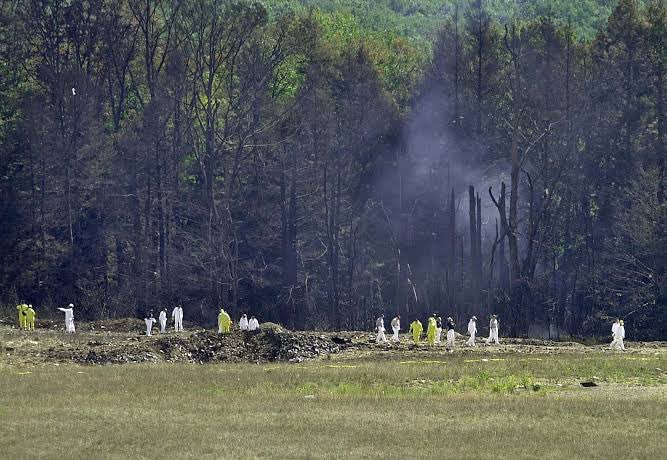 LionelMedia's tweet photo. This is Shanksville PA 09/11. The site of FLT93. This is a plane crash. A plane crash. This is what they told you. And still do. The United Airlines flight carried two Pratt and Whitney PW2037 turbofan engines. Each measured approximately 12 feet long with a front fan roughly six and a half feet across. Each weighed about 7,300 pounds bringing their combined weight to approximately 14,600 pounds or 7.3 tons. See them? What about the wheels or the wings or the seats or the luggage or the beverage carts or the passengers. Or anything? They showed you this. They didn't hide anything. And you nodded in blind patellar Pavlovian obeisance.