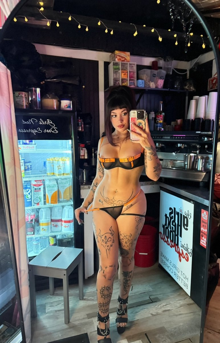 baristachlo's tweet photo. short n sweet 🐰⛓️‍💥 https://t.co/1pTdyOBrIg