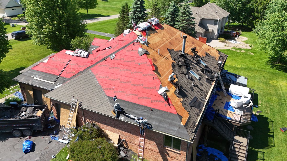 RoofmanUSA's tweet photo. 🏠 Which roofing material would you choose?
🔹 Asphalt shingles
 🔹 Metal roofing
 🔹 Premium roofing systems
Tell us your pick! 👇
#RoofingMaterials #RoofingMichigan #HomeDesign #RoofingExperts #RoofmanUSA https://t.co/AFKsrrM9Pl