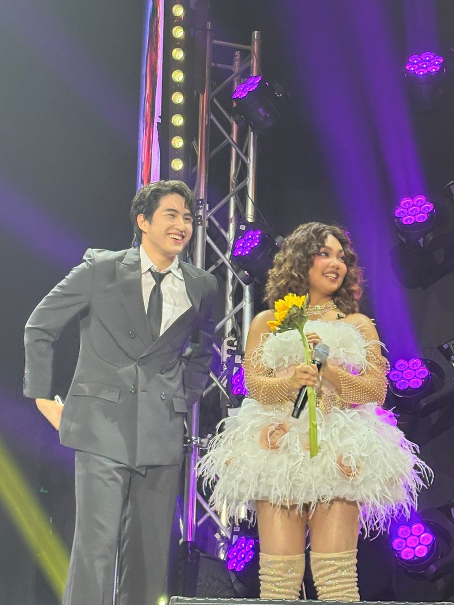 bellearazzir's tweet photo. Kahit wala yung duet, relapse pa rin malala! Hahaha!

CARMELLE LIVE CONCERT REPLAY
#CarmelleFirstConcert https://t.co/GoHCXlc7sT