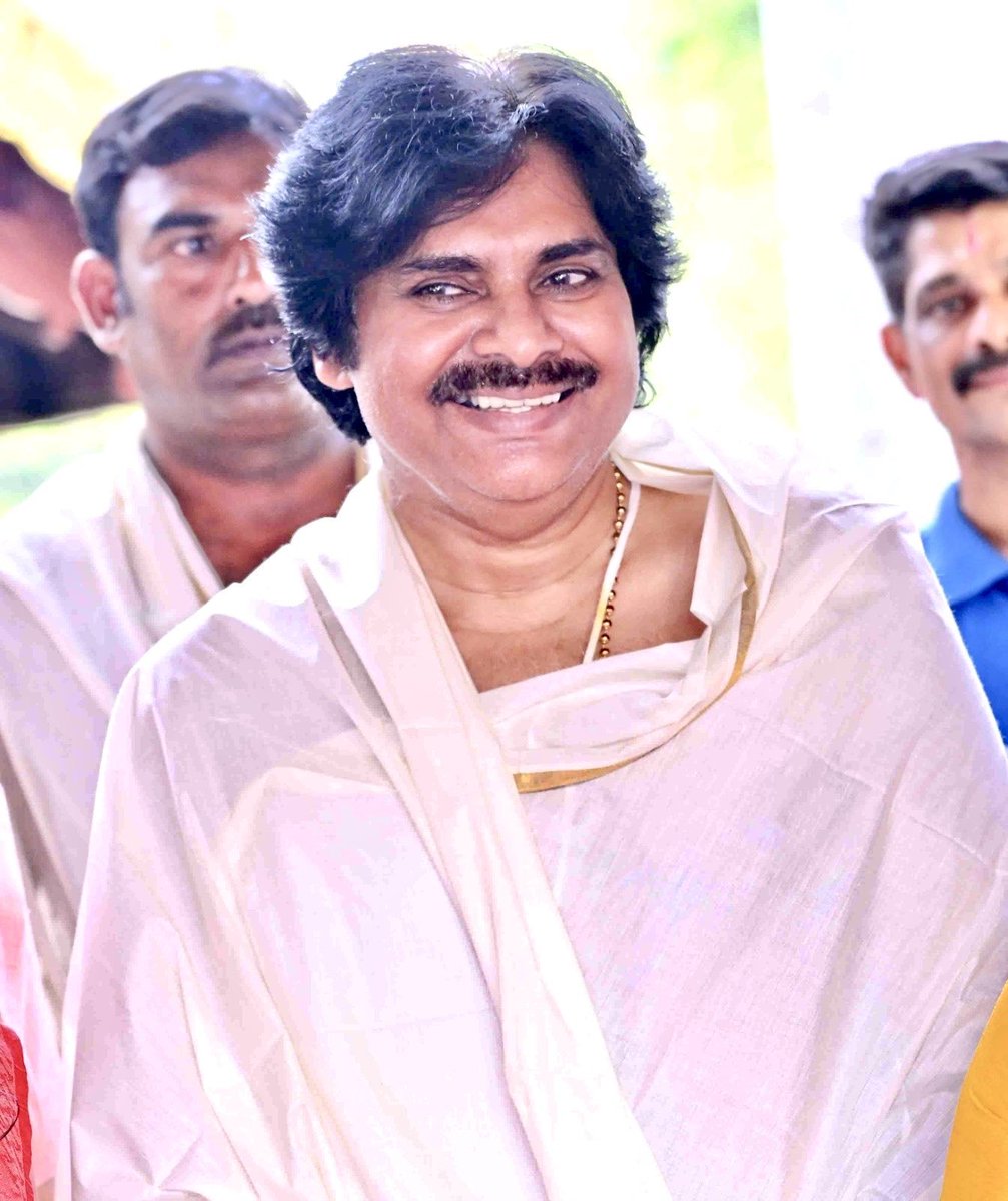 JSPYadav07's tweet photo. A smile filled with devotion, peace and divine blessings.

#PawanKalyan #BhagavathiDevi #Chettikulangara #Kerala https://t.co/ZGfCgoc4x2