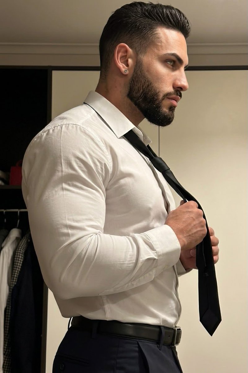 HenryLicett's tweet photo. Si me quito la corbata ya sabes todo el pacer que te voy a hacer sentir... escribe en WhatsApp si quieres mis videos cogiendo y follando +584241632336 https://t.co/gHmPHvH2Ll