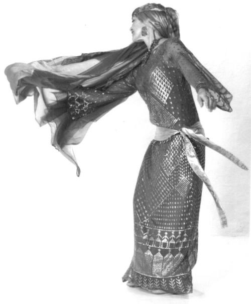 kittymerization's tweet photo. Belly dancing, or the non-orientalist term for the actual traditional dance “raqs baladi” is a classical Egyptian dance, the original outfits for which are attached to this post (as shared to me by oomfs from Egypt) 

Your sources are western orientalist caricatures of Egyptian- https://t.co/j6h4ZZXgIg