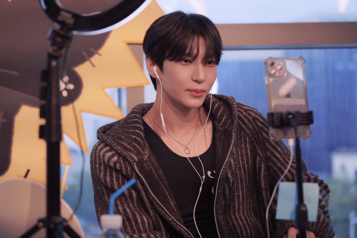 OfficialJTW_LEO's tweet photo. [📸PHOTO]

2026.09.12 
냥운의 어쩌다 연구소
EP.1 포크사건 팬사인회⚡️

뮤즈들 덕분에 충전 완료💪🏻
우리는 곧 팬미팅에서 만나요❤️

#레오 #LEO 
#정택운 #JUNGTAEKWOON https://t.co/zocSRlooAn