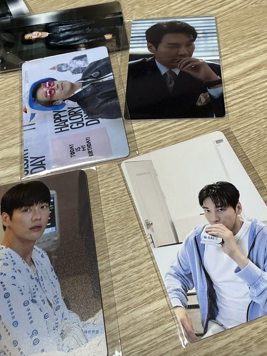 w_onnnnn's tweet photo. 나충전 기다리면서 굿즈 뽑기 ㅋㅋ
덕메들 보내줄 생각에 심장 터진다 푸핫 https://t.co/m7xoyjU14U